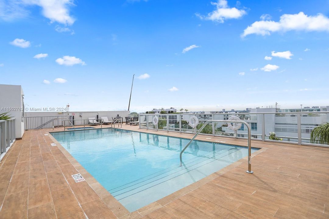 For Sale: $585,200 (1 beds, 2 baths, 955 Square Feet)