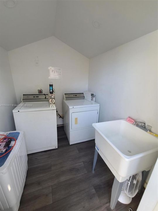 Recently Rented: $1,950 (1 beds, 1 baths, 720 Square Feet)