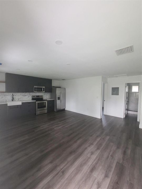 Recently Rented: $1,950 (1 beds, 1 baths, 720 Square Feet)