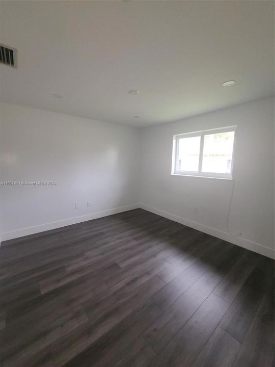 Recently Rented: $1,950 (1 beds, 1 baths, 720 Square Feet)