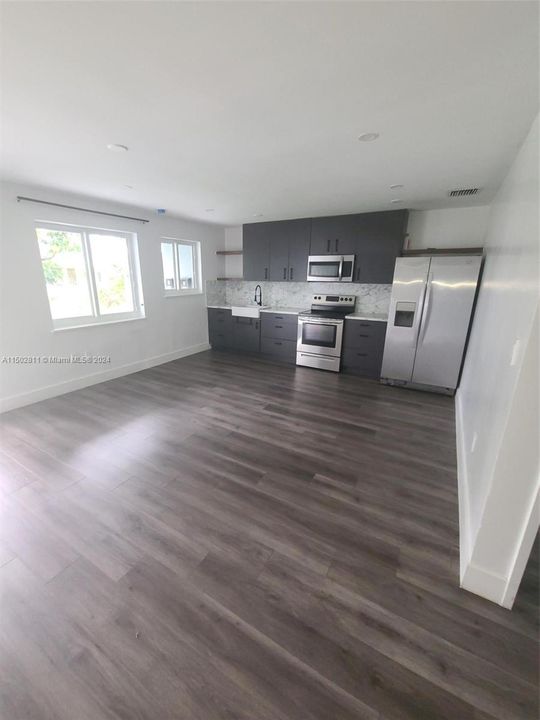 Recently Rented: $1,950 (1 beds, 1 baths, 720 Square Feet)