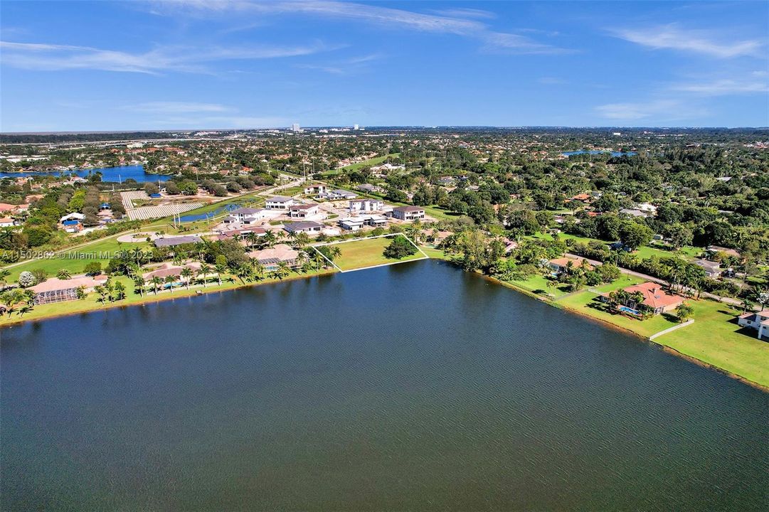 Vendido Recientemente: $1,250,000 (38,650 sqft)
