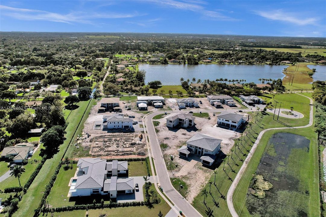 Vendido Recientemente: $1,250,000 (38,650 sqft)