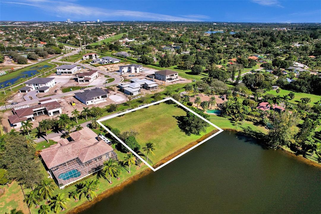 Vendido Recientemente: $1,250,000 (38,650 sqft)