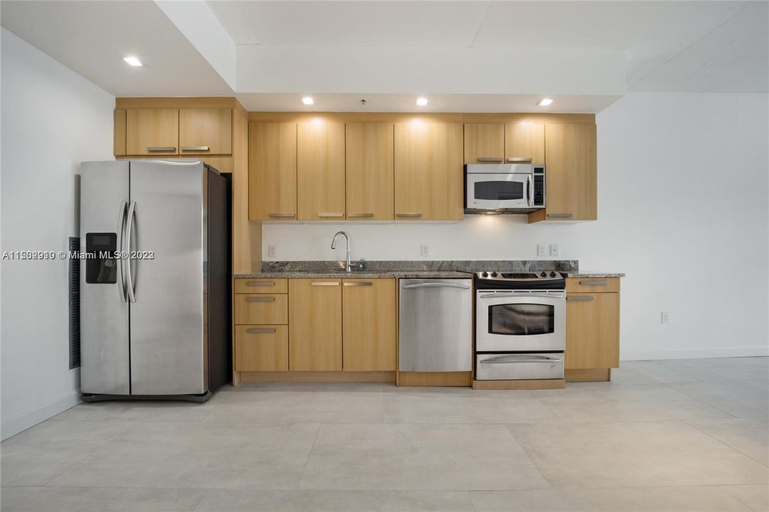 For Sale: $799,000 (1 beds, 1 baths, 962 Square Feet)