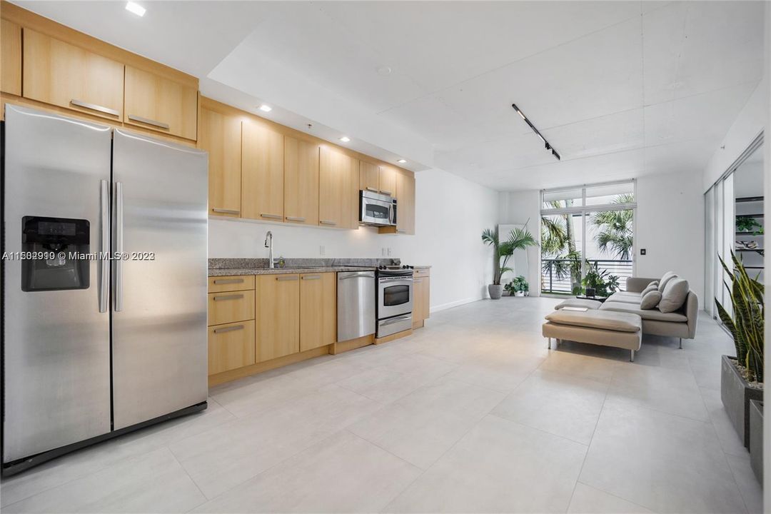 For Sale: $799,000 (1 beds, 1 baths, 962 Square Feet)