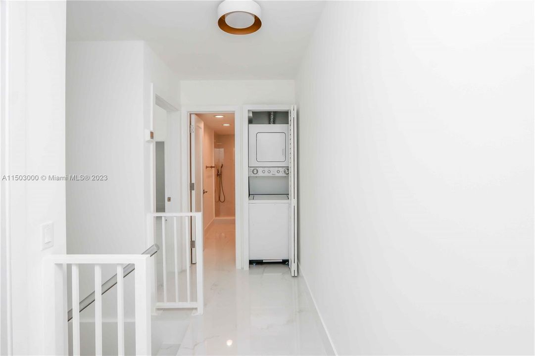 For Sale: $725,000 (2 beds, 1 baths, 837 Square Feet)