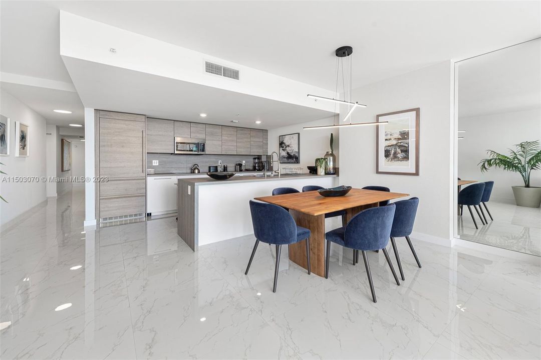 Recently Sold: $1,375,000 (3 beds, 2 baths, 1705 Square Feet)