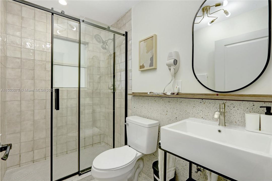 Recently Rented: $2,000 (1 beds, 1 baths, 350 Square Feet)