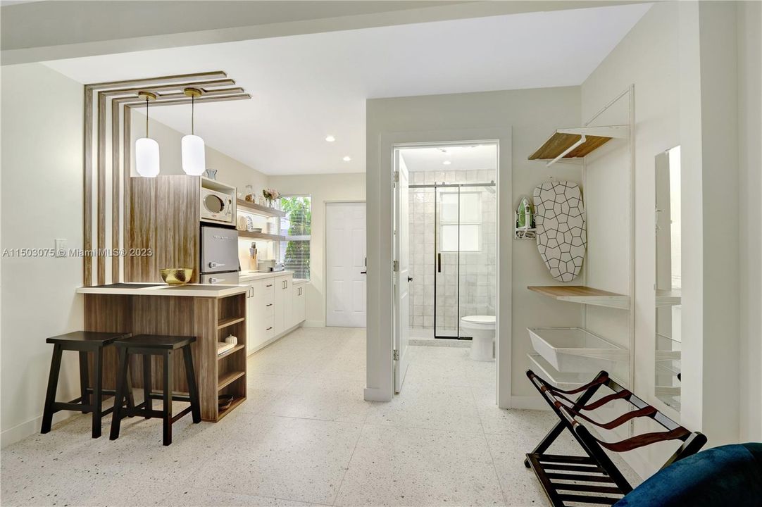 Recently Rented: $2,000 (1 beds, 1 baths, 350 Square Feet)