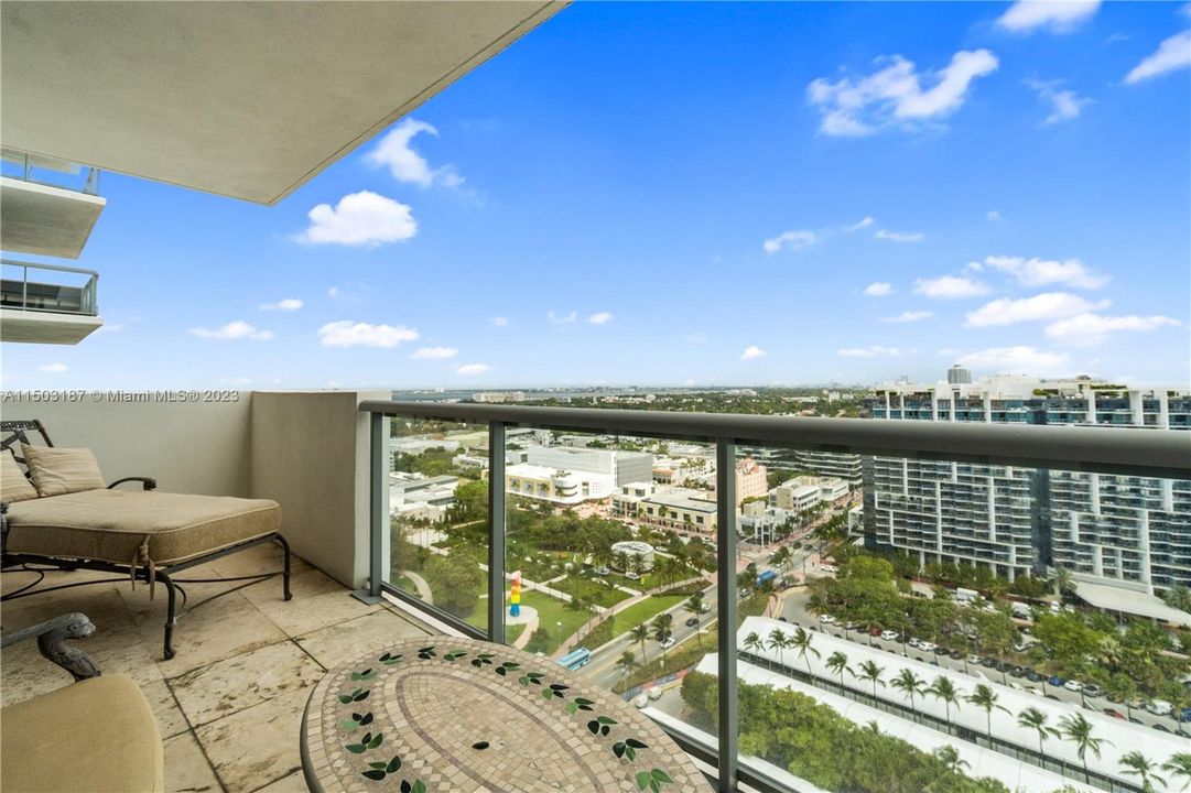 For Sale: $2,050,000 (1 beds, 1 baths, 767 Square Feet)