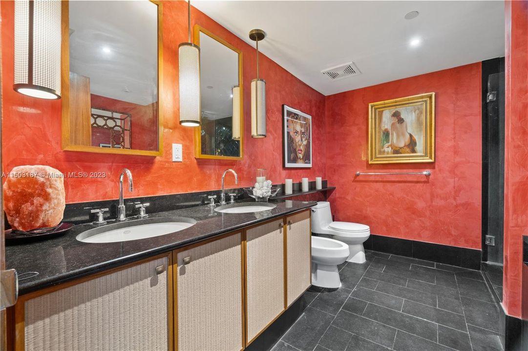 For Sale: $2,050,000 (1 beds, 1 baths, 767 Square Feet)