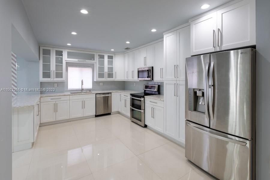 Recently Rented: $3,750 (3 beds, 3 baths, 1880 Square Feet)