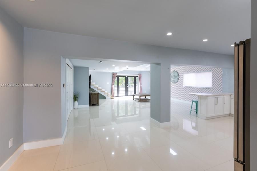 Recently Rented: $3,750 (3 beds, 3 baths, 1880 Square Feet)