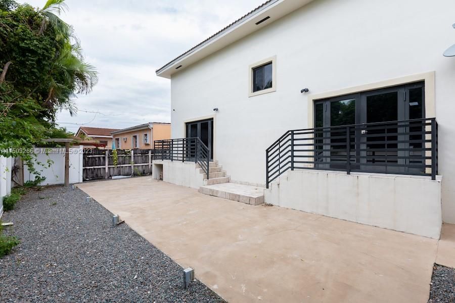 Recently Rented: $3,750 (3 beds, 3 baths, 1880 Square Feet)