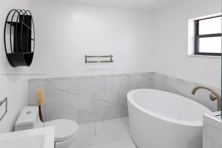 Recently Rented: $3,750 (3 beds, 3 baths, 1880 Square Feet)