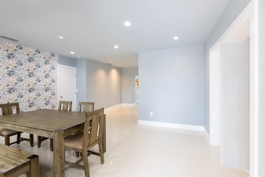 Recently Rented: $3,750 (3 beds, 3 baths, 1880 Square Feet)