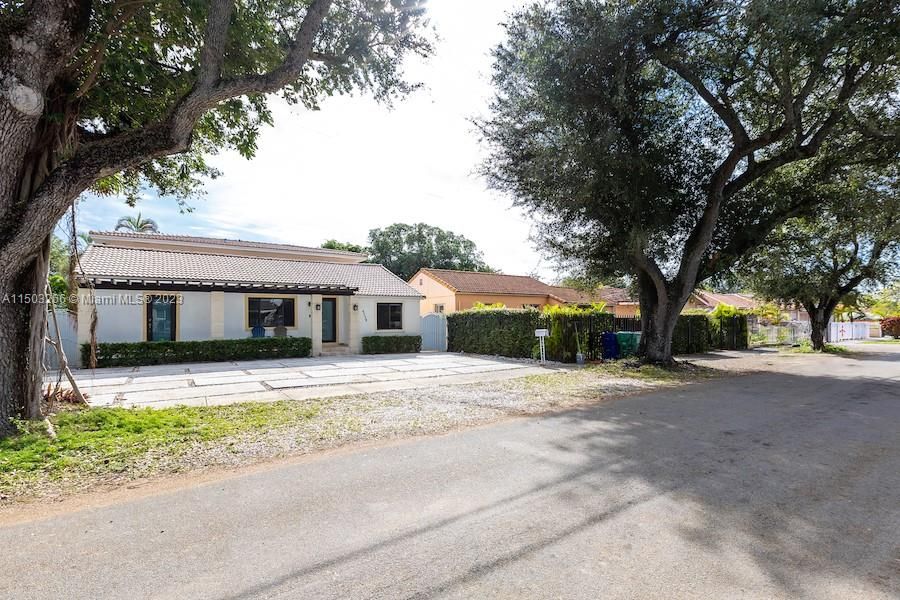 Recently Rented: $3,750 (3 beds, 3 baths, 1880 Square Feet)