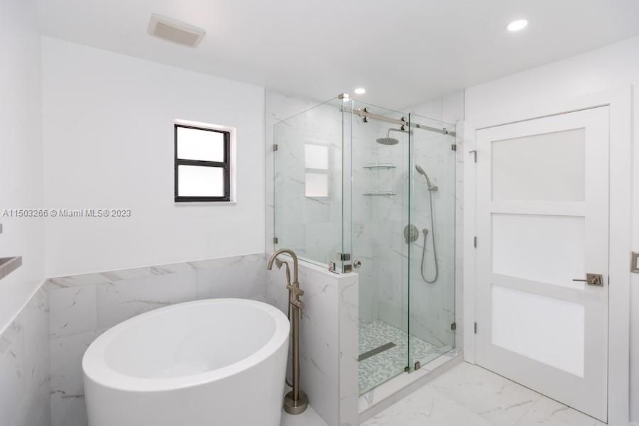 Recently Rented: $3,750 (3 beds, 3 baths, 1880 Square Feet)