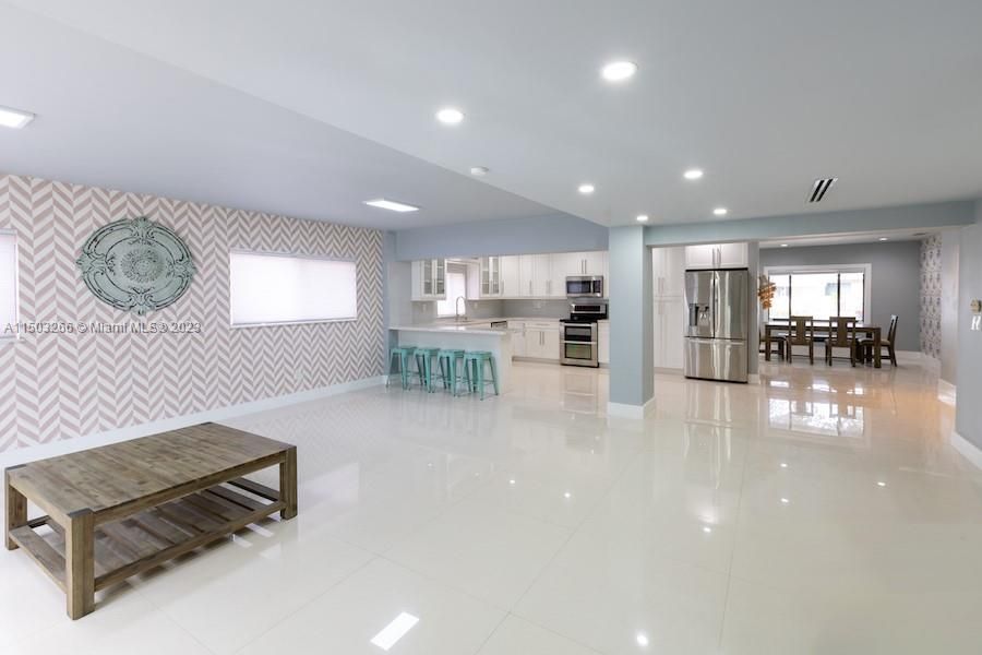 Recently Rented: $3,750 (3 beds, 3 baths, 1880 Square Feet)