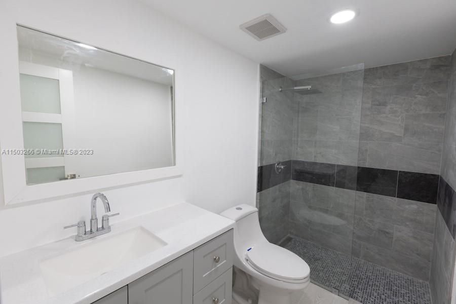 Recently Rented: $3,750 (3 beds, 3 baths, 1880 Square Feet)