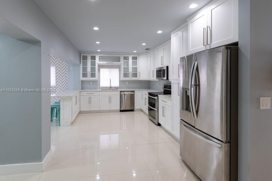 Recently Rented: $3,750 (3 beds, 3 baths, 1880 Square Feet)