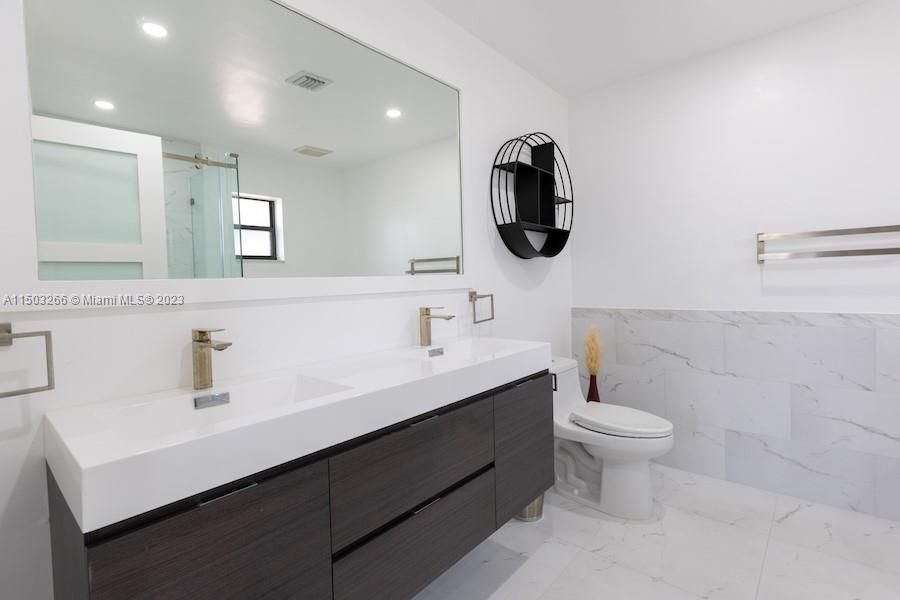 Recently Rented: $3,750 (3 beds, 3 baths, 1880 Square Feet)