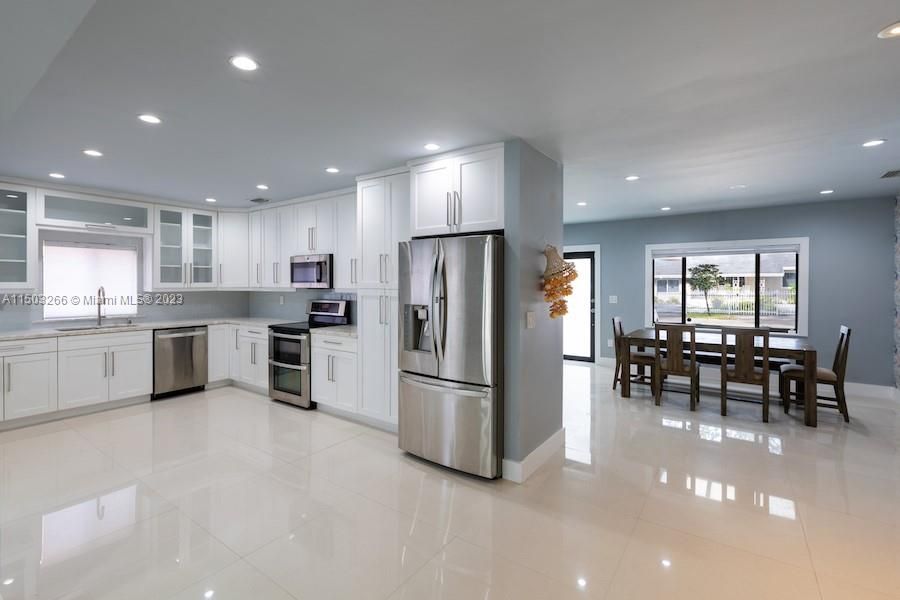 Recently Rented: $3,750 (3 beds, 3 baths, 1880 Square Feet)