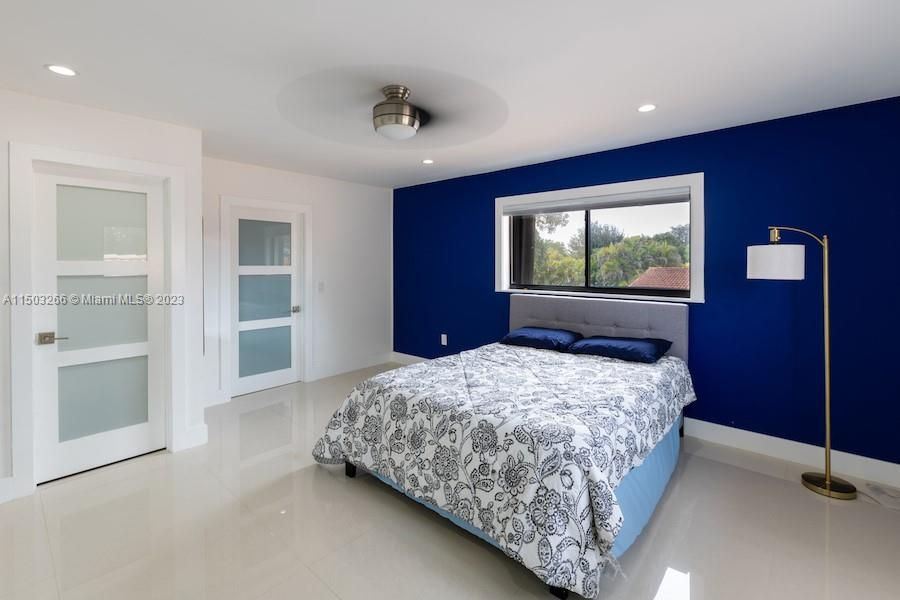 Recently Rented: $3,750 (3 beds, 3 baths, 1880 Square Feet)