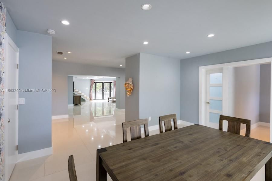 Recently Rented: $3,750 (3 beds, 3 baths, 1880 Square Feet)