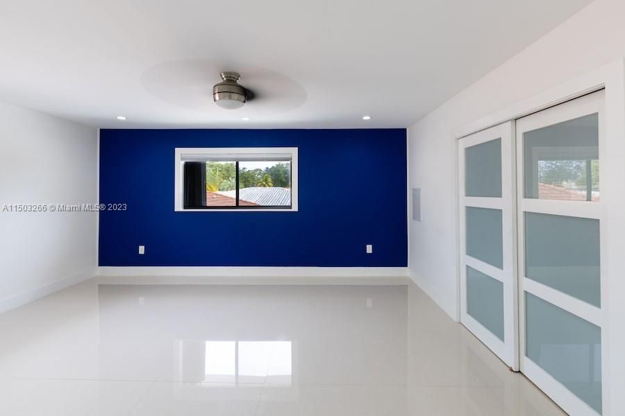 Recently Rented: $3,750 (3 beds, 3 baths, 1880 Square Feet)