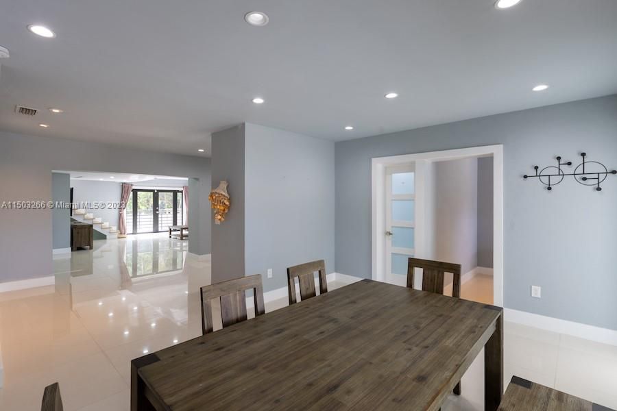 Recently Rented: $3,750 (3 beds, 3 baths, 1880 Square Feet)