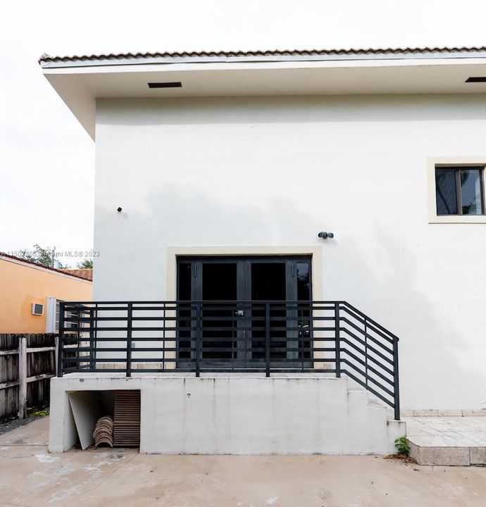 Recently Rented: $3,750 (3 beds, 3 baths, 1880 Square Feet)