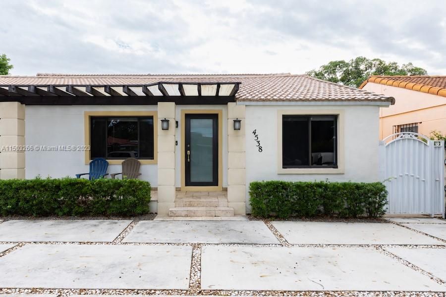 Recently Rented: $3,750 (3 beds, 3 baths, 1880 Square Feet)