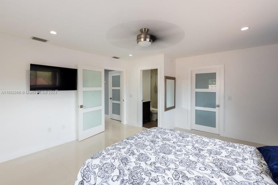 Recently Rented: $3,750 (3 beds, 3 baths, 1880 Square Feet)