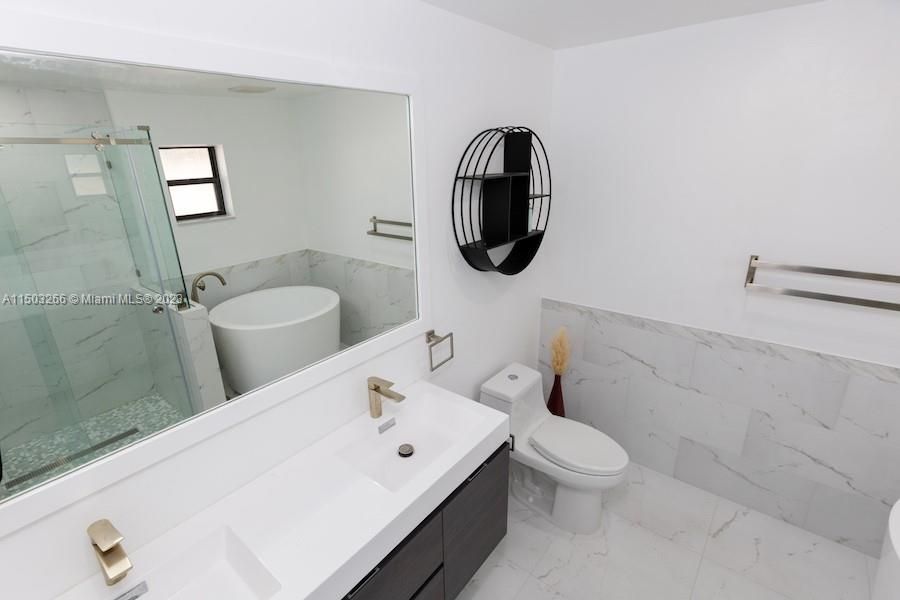 Recently Rented: $3,750 (3 beds, 3 baths, 1880 Square Feet)