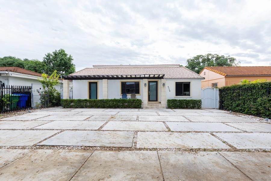 Recently Rented: $3,750 (3 beds, 3 baths, 1880 Square Feet)