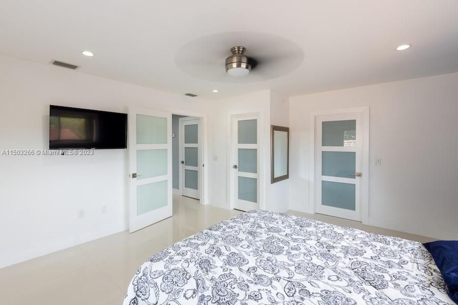 Recently Rented: $3,750 (3 beds, 3 baths, 1880 Square Feet)