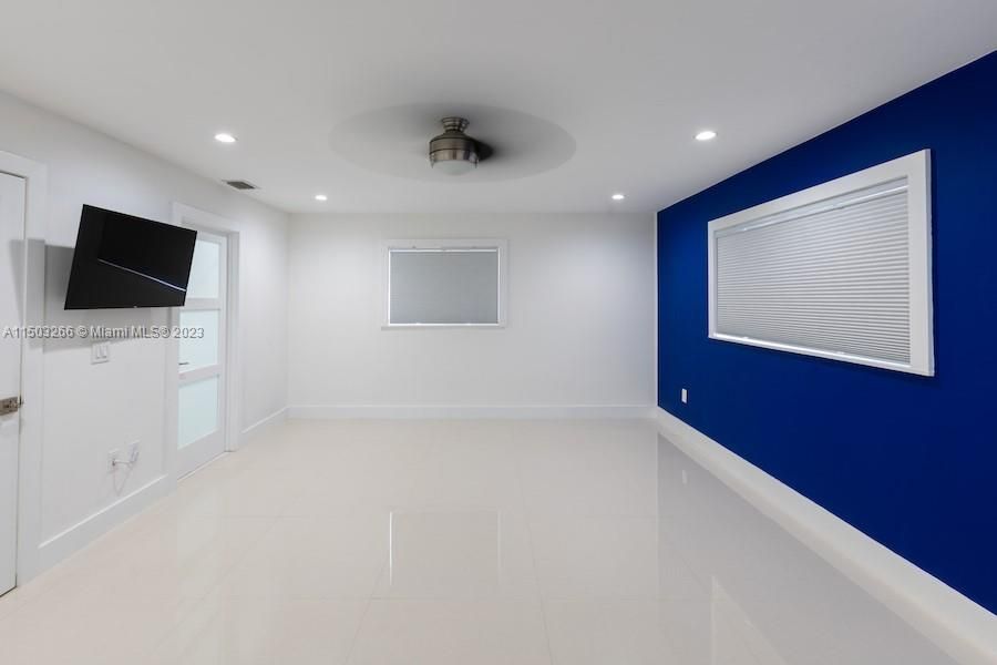 Recently Rented: $3,750 (3 beds, 3 baths, 1880 Square Feet)