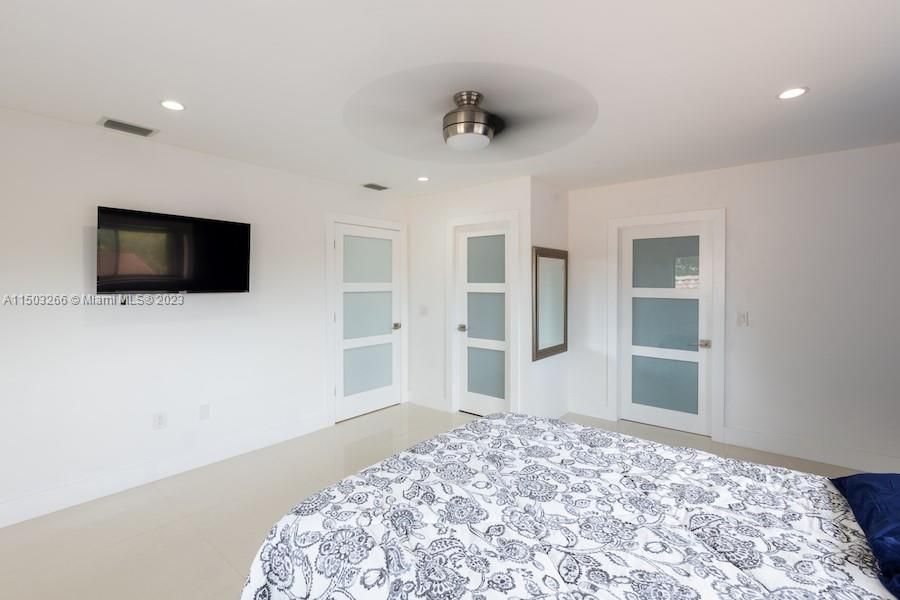 Recently Rented: $3,750 (3 beds, 3 baths, 1880 Square Feet)