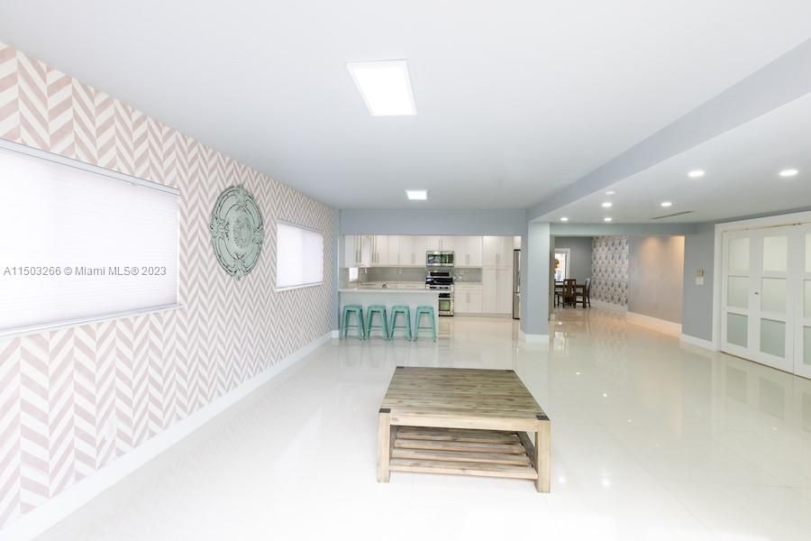 Recently Rented: $3,750 (3 beds, 3 baths, 1880 Square Feet)