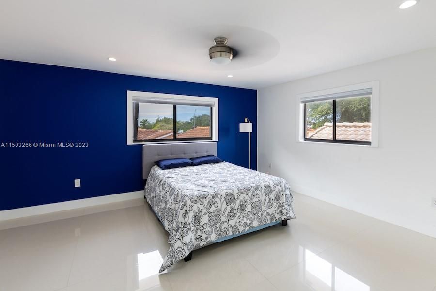 Recently Rented: $3,750 (3 beds, 3 baths, 1880 Square Feet)