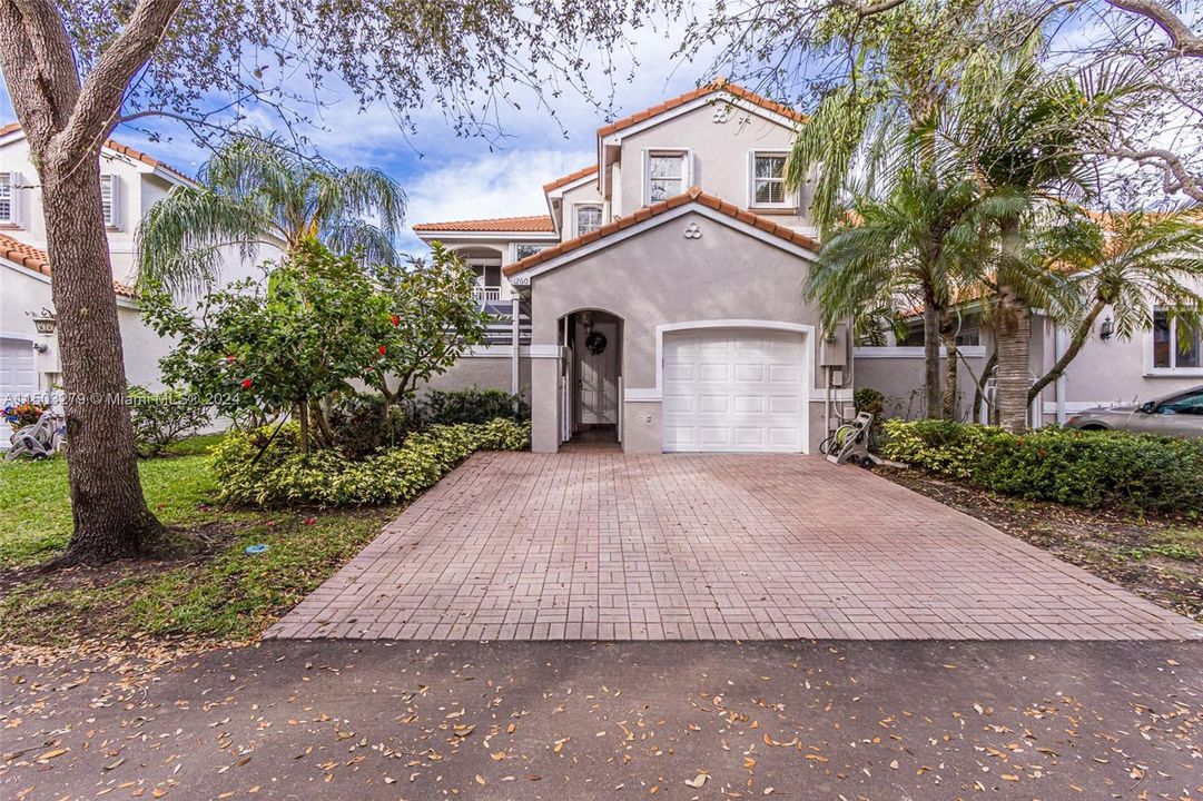Recently Sold: $679,000 (3 beds, 2 baths, 1748 Square Feet)