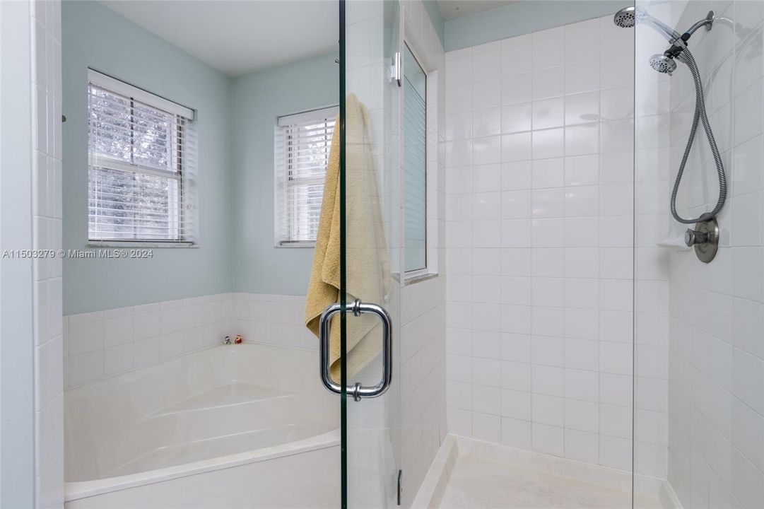 Recently Sold: $679,000 (3 beds, 2 baths, 1748 Square Feet)