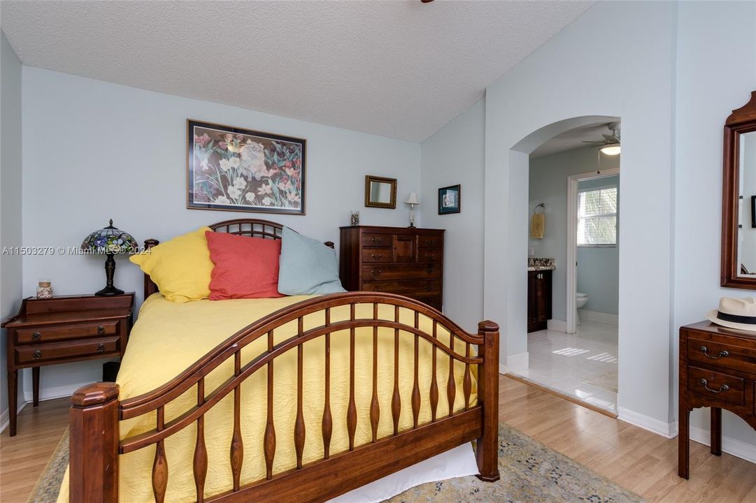 Recently Sold: $679,000 (3 beds, 2 baths, 1748 Square Feet)