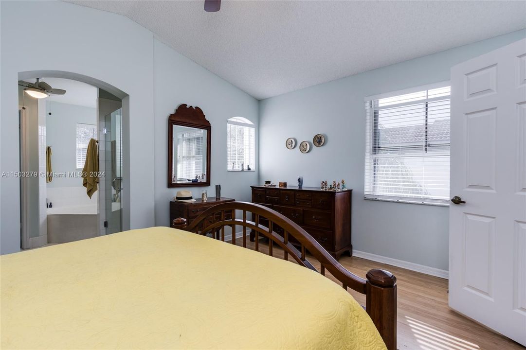 Recently Sold: $679,000 (3 beds, 2 baths, 1748 Square Feet)