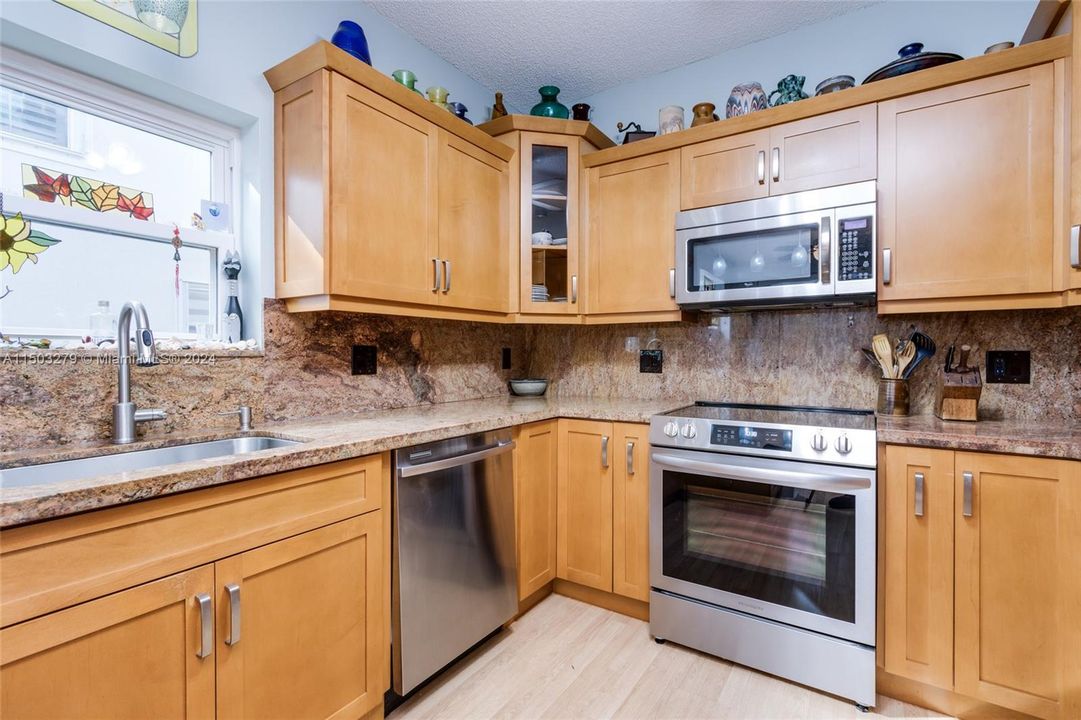 Recently Sold: $679,000 (3 beds, 2 baths, 1748 Square Feet)