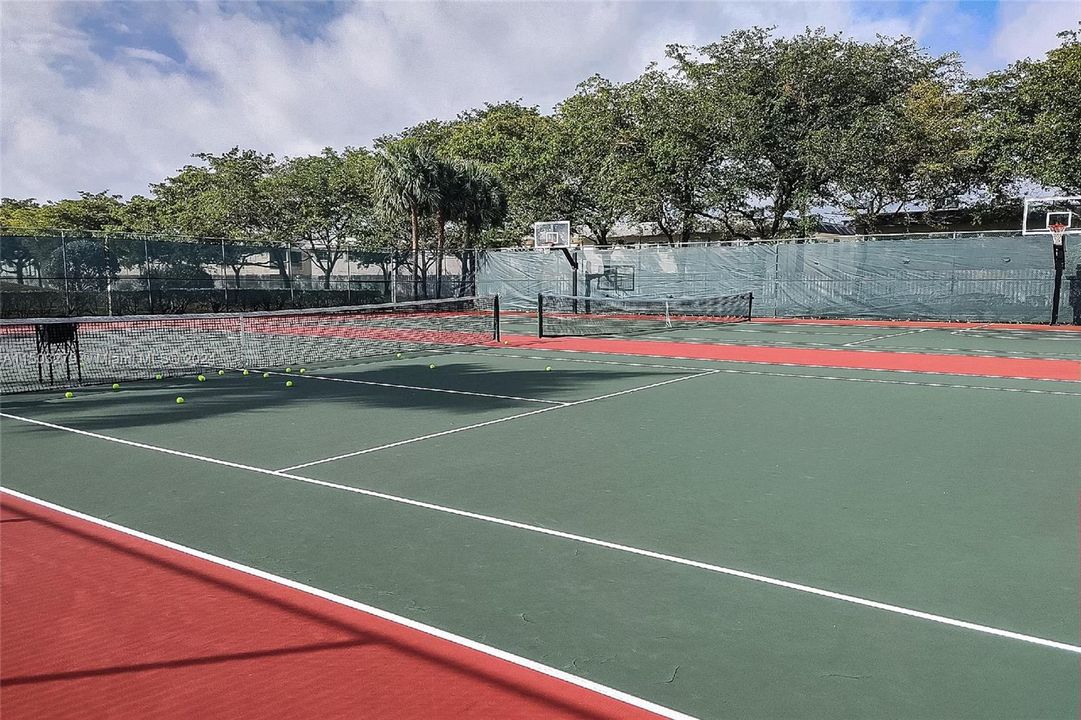 Recently Sold: $679,000 (3 beds, 2 baths, 1748 Square Feet)