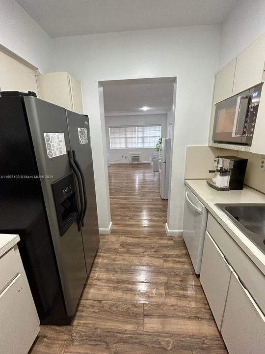 For Sale: $294,900 (2 beds, 2 baths, 980 Square Feet)