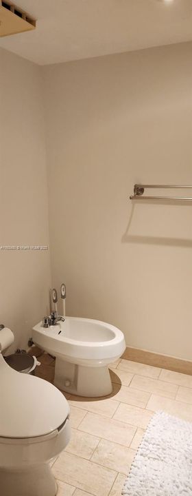 Recently Rented: $5,000 (2 beds, 2 baths, 1464 Square Feet)